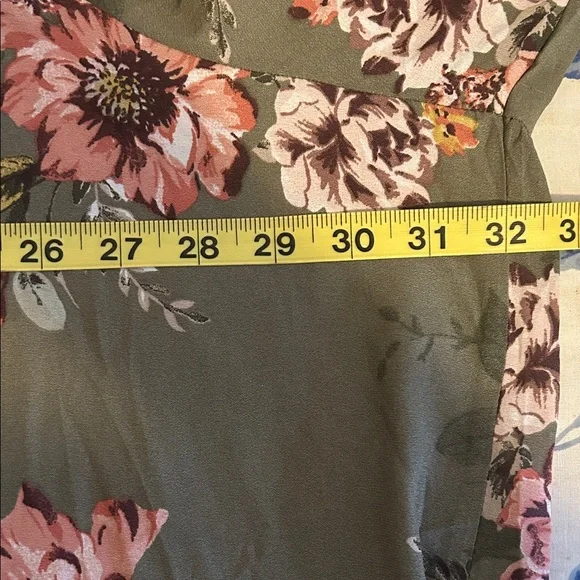 Torrid Olive Floral Crepe Blouse Plus Size 5X NWT 3/4 Sleeve V‑Neck Top - Picture 8 of 12